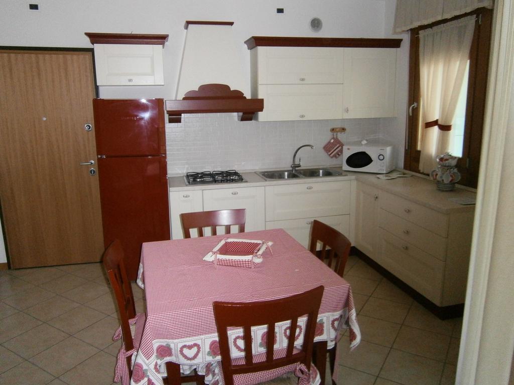 Residence Roberta Con Piscina - Agenzia Cocal Caorle Room photo
